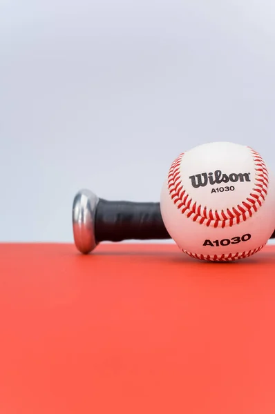 Inverigo Italy Dec 2021 Isolated Baseball Ball Bat Red Background — 스톡 사진