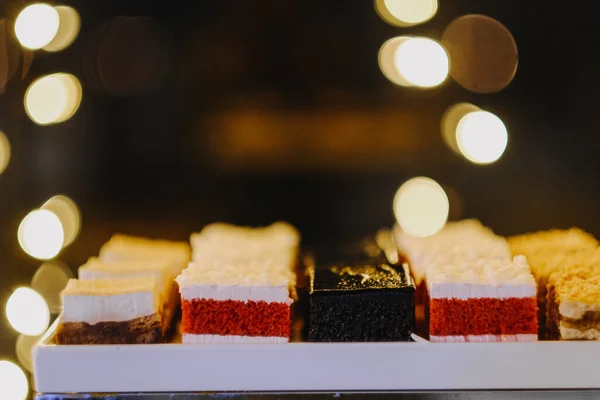 View Delicious Cakes Plate Wedding Bokeh Lights — Stockfoto
