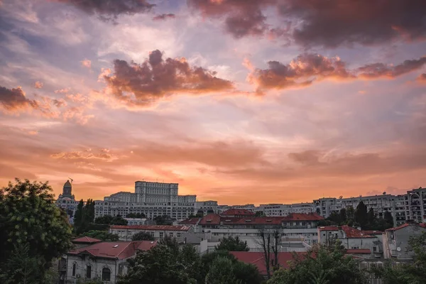Μαγευτική Θέα Του Παλατιού Του Κοινοβουλίου Κοντινά Κτίρια Ηλιοβασίλεμα Στη — Φωτογραφία Αρχείου