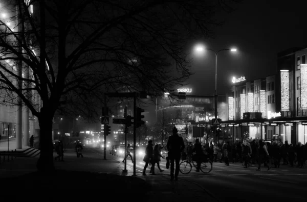 Tartu Estonia Nov 2018 Rush Hour Foggy Night Downtown Tartu — Stock Photo, Image