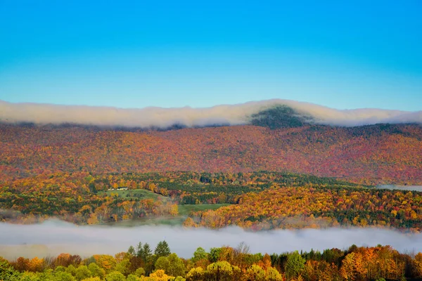 Det Vackra Höstlandskapet Med Färgglada Lövverk Wilmington Och Vermont — Stockfoto