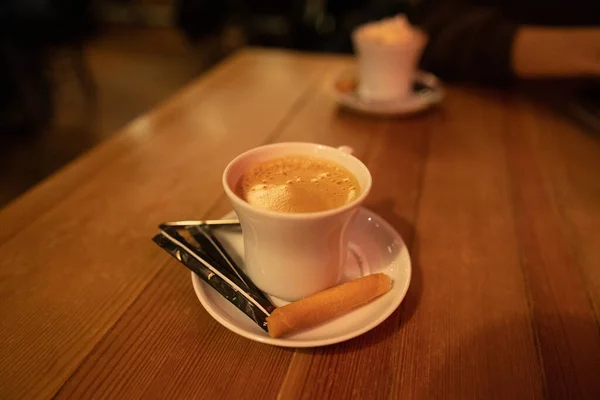 Primo Piano Una Tazza Espresso Caldo Con Biscotto Zucchero — Foto Stock