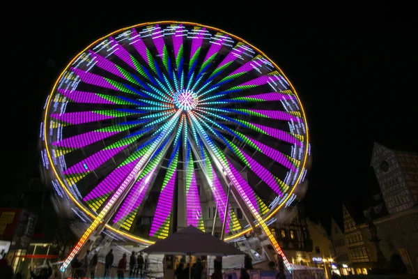 Low Angle Shot Illuminated Spinning Ferris Wheel — Stockfoto