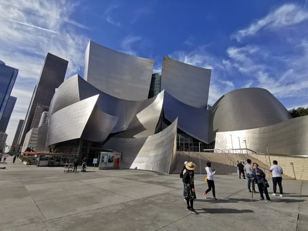 美国洛杉矶 2019年11月19日 在阳光灿烂的一天 洛杉矶著名的迪斯尼音乐厅在蓝天的映衬下 — 图库照片