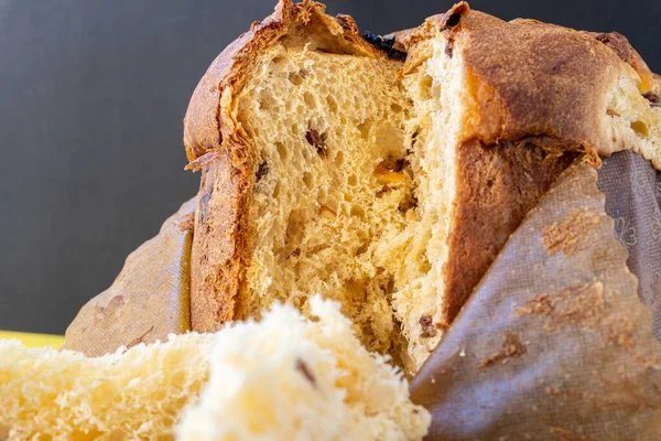 Closeup Shot Sliced Freshly Baked Traditional Cake Panettonne Italy — Foto Stock