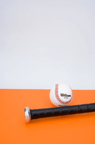 Inverigo Italy December 2021 Isolated Baseball Ball Bat Orange Background — 图库照片