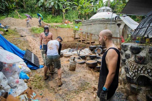 Aguada Puerto Rico Temmuz 2019 Dünya Gemisinin Inşasında Çalışan Bir — Stok fotoğraf