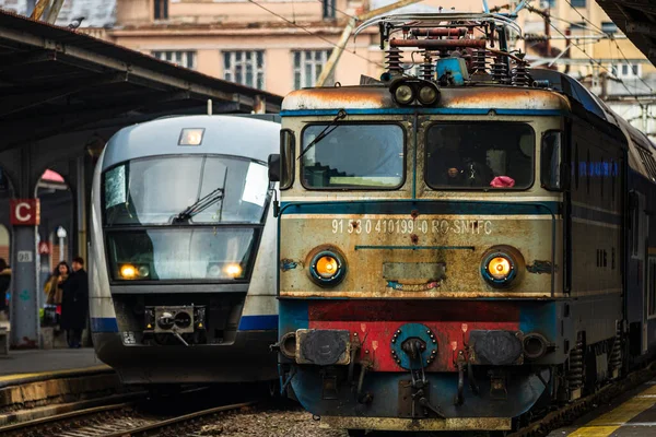 Bucharest Románia December 2021 Vonat Mozgásban Vagy Vasúti Peronon Bukarest — Stock Fotó