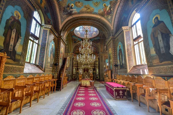 Ένα Όμορφο Εσωτερικό Μιας Εκκλησίας Κατά Διάρκεια Της Ημέρας — Φωτογραφία Αρχείου