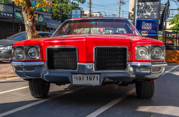 Bangkok Thailand Dec 2021 Red Classic Car Muscle Car Parked — Stock Photo, Image