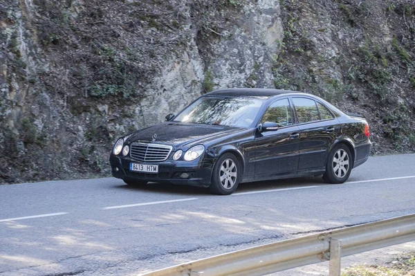 Barcelona Espanha Novembro 2021 Homem Dirigindo Mercedes Benz Classe W211 — Fotografia de Stock