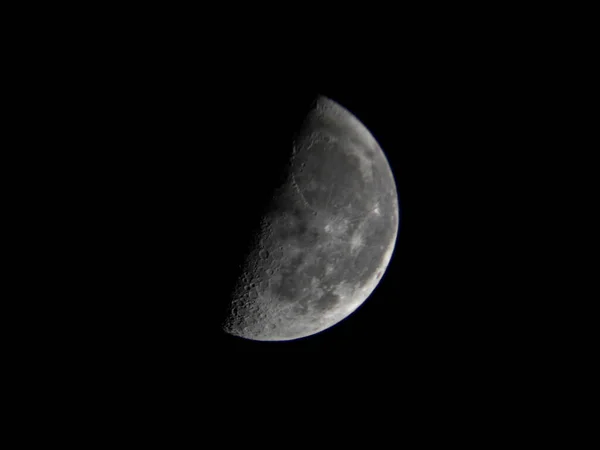 Una Bella Vista Della Luna Nel Cielo Notturno Buio — Foto Stock