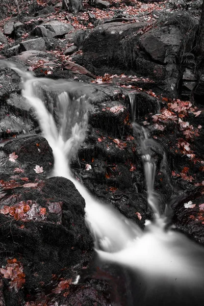 Водоспад Тече Скелях Восени — стокове фото