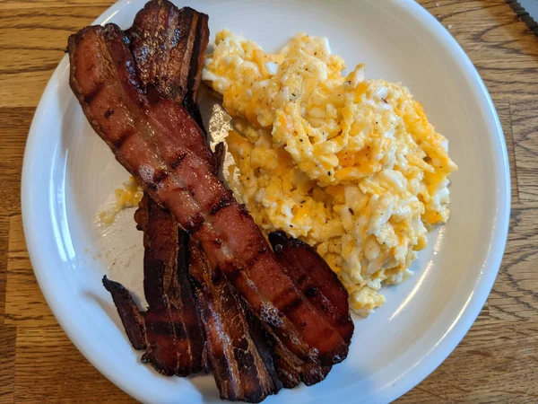 Plate Fried Bacon Scrambled Egg — Stockfoto