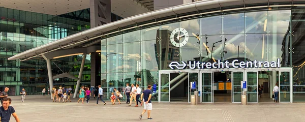 荷兰Utrecht 2018年7月17日 荷兰最大的火车站经过多年的翻新 外观焕然一新 — 图库照片