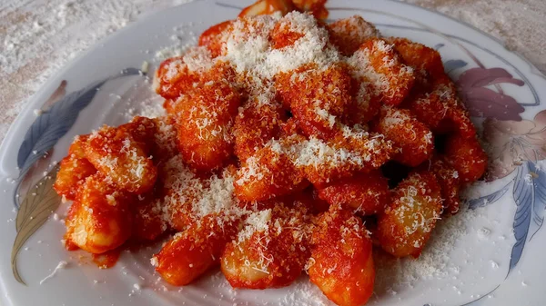 Prato Gnocchi Delicioso Com Molho Tomate Queijo — Fotografia de Stock