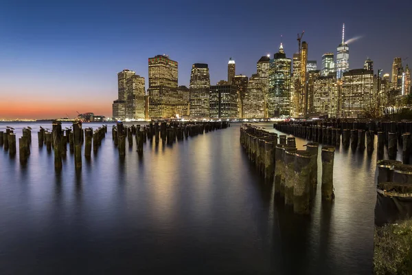 Vista Del Bajo Manhattan Atardecer Desde Brooklyn Resto Viejo Muelle — Foto de Stock