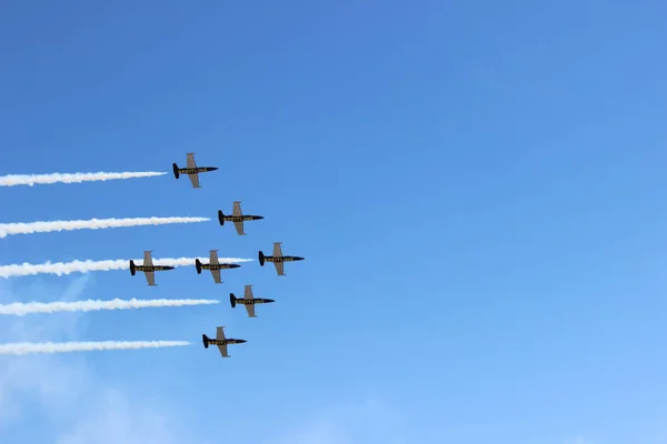 Una Vista Panorámica Grupo Aviones Volando Cielo Azul — Foto de Stock