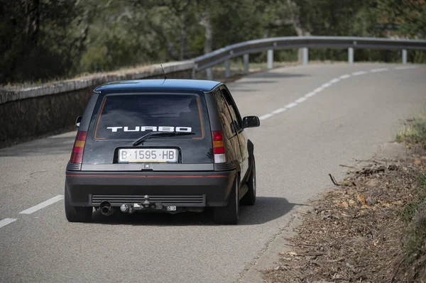 Barcelona España 2021 Hombre Conduciendo Renault Turbo Rallye Una Autopista —  Fotos de Stock