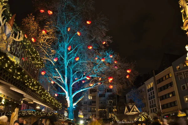 Kolognia Niemcy Gru 2021 Kolorowe Oświetlone Drzewo Targu Wody Kolońskiej — Zdjęcie stockowe