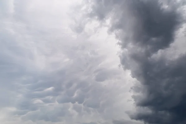 Dramatisch Graue Wolken Himmel Himmel Mit Stratocumulus Und Zirruswolken Einem — Stockfoto