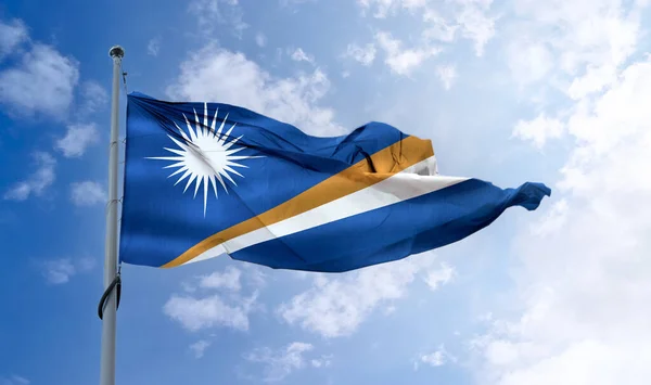 マーシャル諸島の旗 現実的な波の生地の旗 — ストック写真