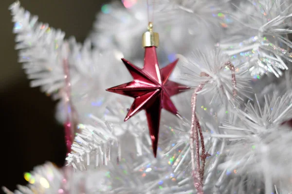 Closeup Shot Red Ornament White Christmas Tree — Stockfoto