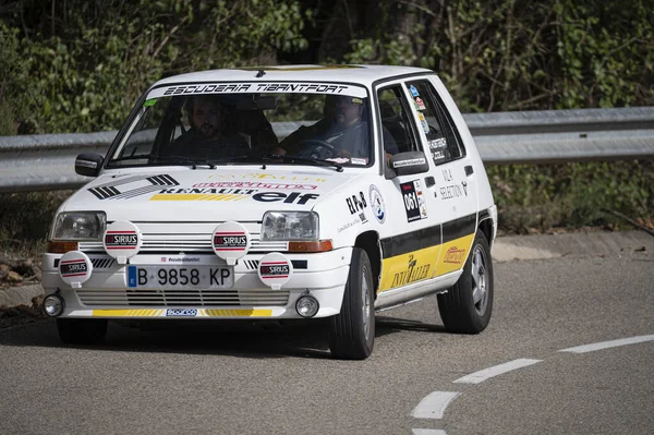Barcelona España 2021 Hombre Conduciendo Renault Viii Rallye Platja Aro —  Fotos de Stock