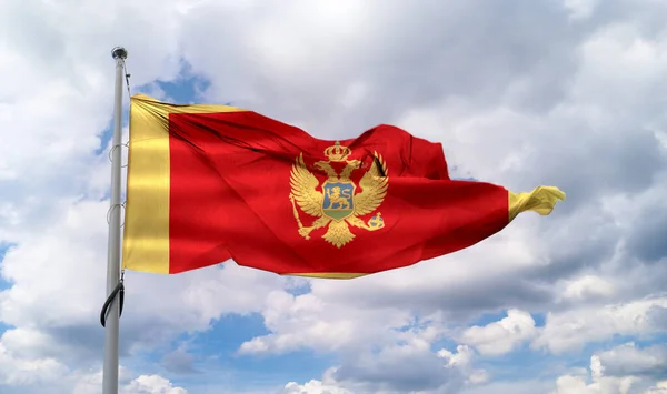 Eine Montenegrinische Flagge Realistisch Geschwenkt — Stockfoto