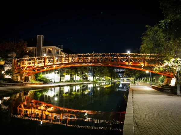 Eine Schöne Aufnahme Einer Kleinen Brücke Bei Nacht — Stockfoto