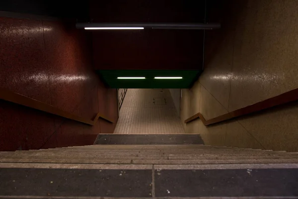 Nedåtgående Trappa Som Leder Till Tunnelbanan Stuttgart Tyskland — Stockfoto