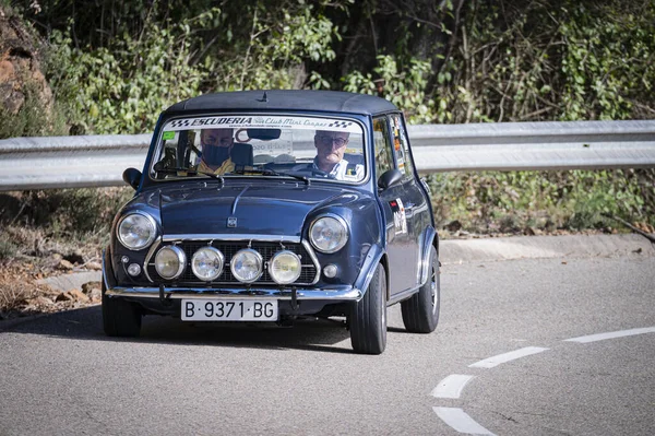 Barcelona Spanje Nov 2021 Een Man Mini Cooper 1300 Viii — Stockfoto