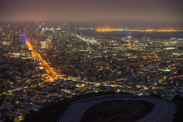 Una Toma Aérea Una Ciudad Por Noche Bajo Los Cielos —  Fotos de Stock