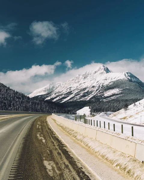 Beautiful Landscape Road Hills Covered Snow — Fotografia de Stock