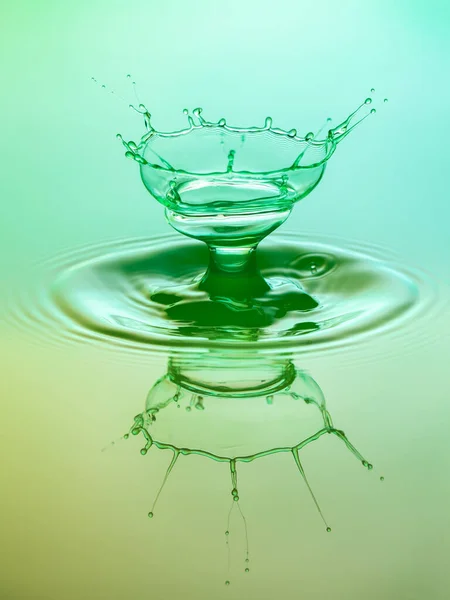 Colorful Water Drop Splash Reflection — Stock Photo, Image