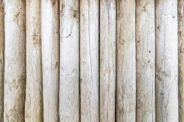 亀裂や汚れのクリームホワイトの木製フェンシングカバー — ストック写真
