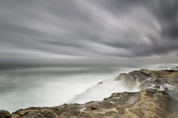 Ein Faszinierender Blick Auf Das Land Der Küste Des Meeres — Stockfoto
