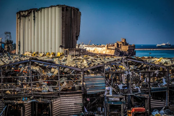 贝鲁特 2020年8月6日 8月4日爆炸后被毁建筑的贝鲁特港 — 图库照片