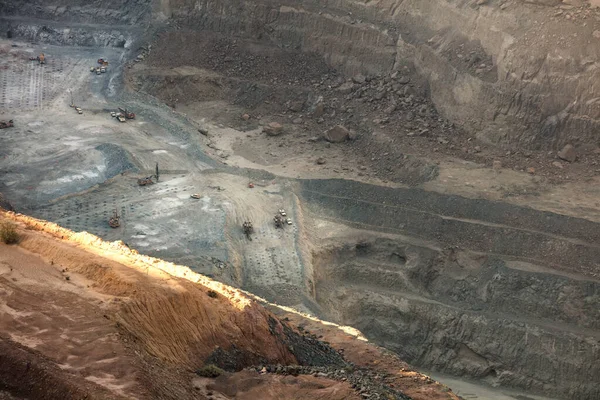 Niektóre Ciężarówki Pracujące Super Pit Kopalnia Złota Kalgoorlie Australia Zachodnia — Zdjęcie stockowe