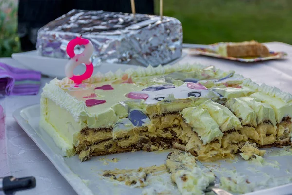 Zbliżenie Tort Urodzinowy Dla Letniej Dziewczynki — Zdjęcie stockowe
