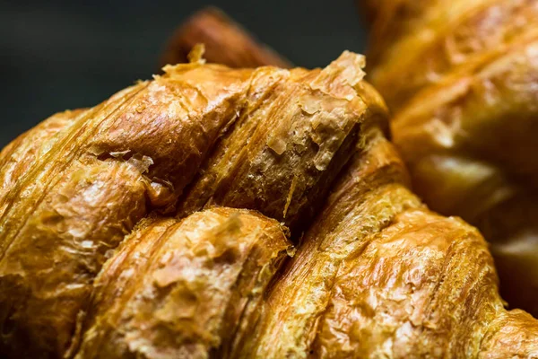 Egy Közeli Kép Finom Croissant Okról — Stock Fotó