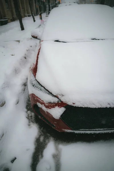 Vertical High Angle Shot Car Covered Snow Day Winter — Fotografia de Stock