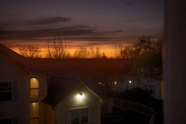 Krásný Výhled Jasný Západ Slunce Okna Domu — Stock fotografie