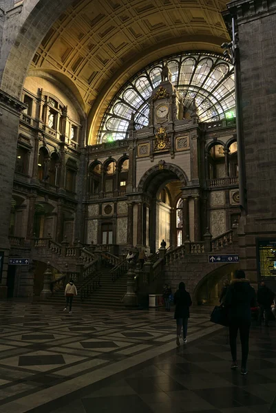 Antwerp Bélgica Outubro 2019 Uma Tomada Vertical Principal Estação Ferroviária — Fotografia de Stock