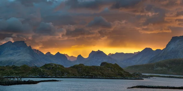 Ein Schöner Sonnenuntergang Mit Blick Auf Die Lofoten Norwegen — Stockfoto