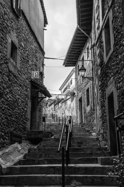 Antiguo Edificio Rural Con Escaleras Por Mañana —  Fotos de Stock