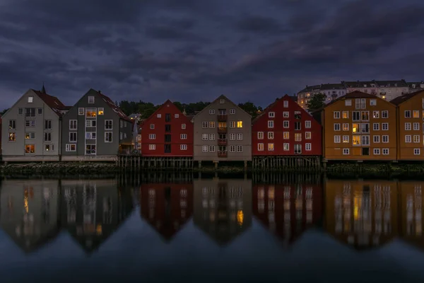 Krásný Výhled Odrazy Budovy Řece Městě Trondheim Norsko — Stock fotografie