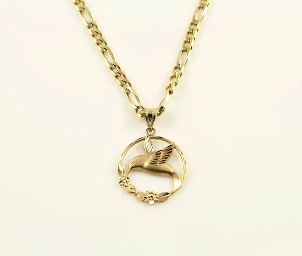 Shot Gold Necklace Design Mockingbird Pendant Flowers White Background — Stock Photo, Image