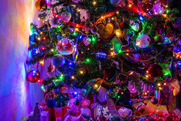 Closeup Shot Christmas Tree Decorated Colorful Lights Balls — Stock Photo, Image