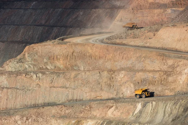 Some Trucks Working Super Pit Gold Mine Kalgoorlie Western Australia — 图库照片